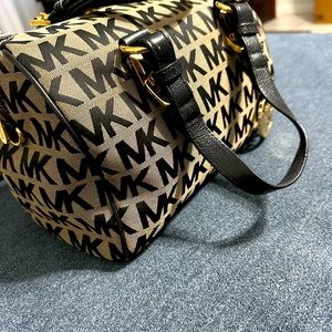 Used Michale Kors hand bag